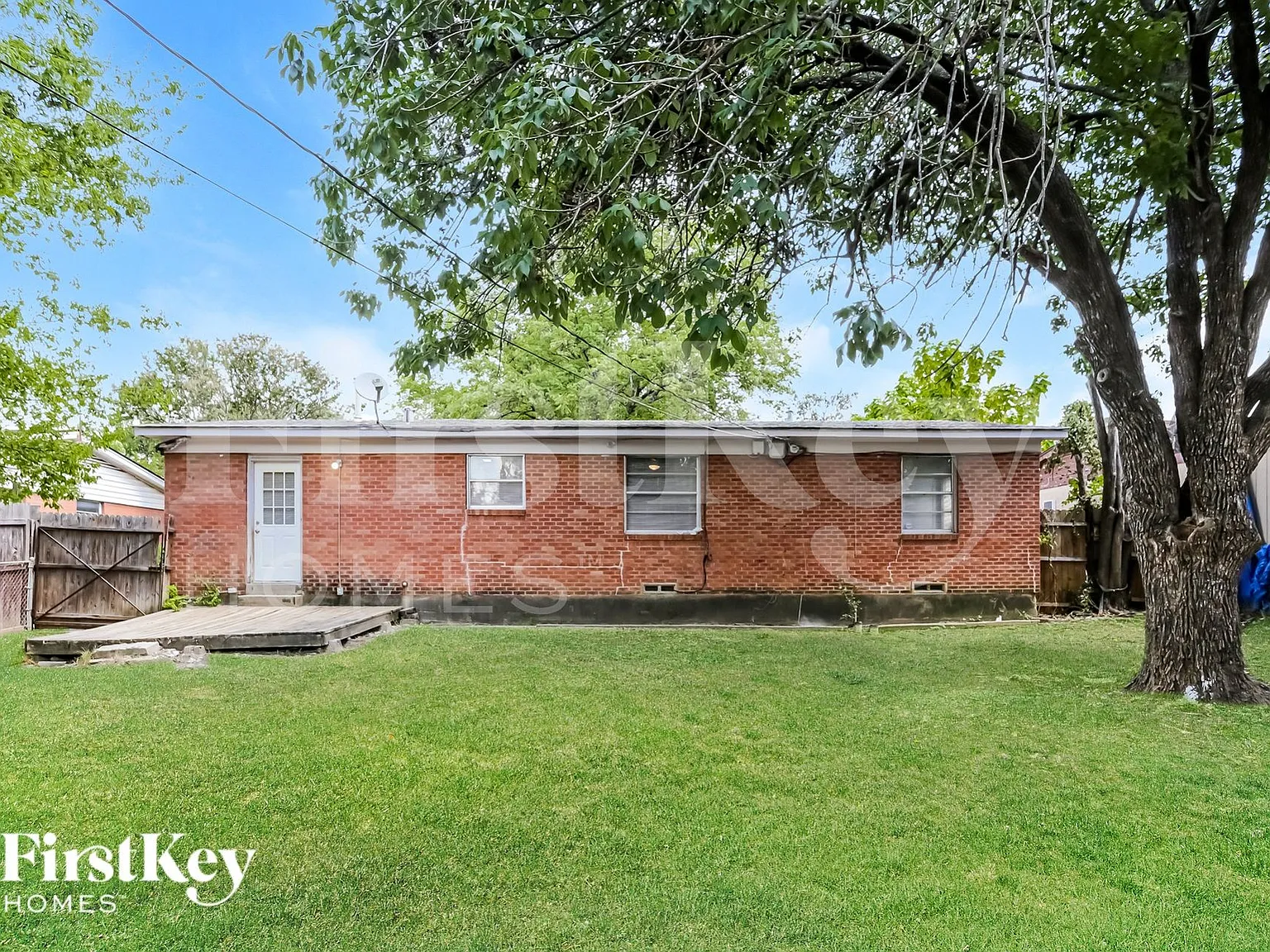 3 bed, 1.0 bath, 1080 sqft, $1,885 — Photo 1