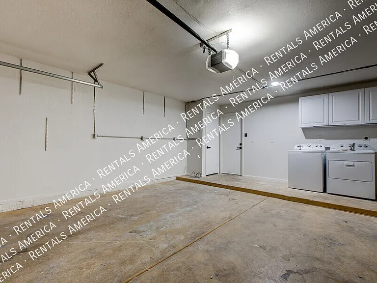 819 W Ross Ave — Photo 25