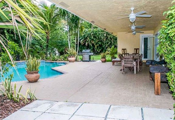 4th image of 3608 Royal Palm Ave