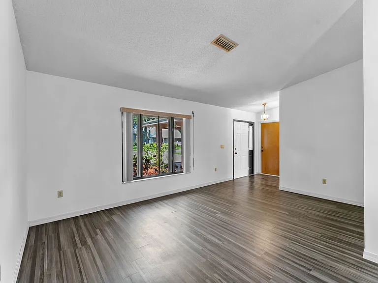 8429 Cypress Lake Cir — Photo 5