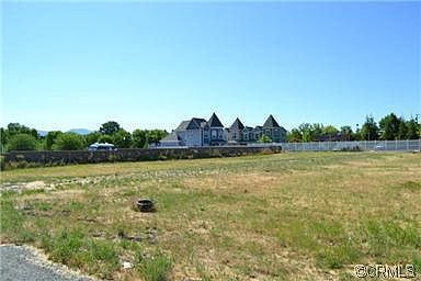 3rd image of 10 Queen Ann Way