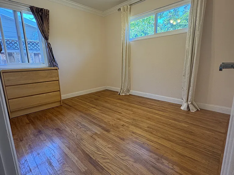 1066 Heatherstone Ave — Photo 8