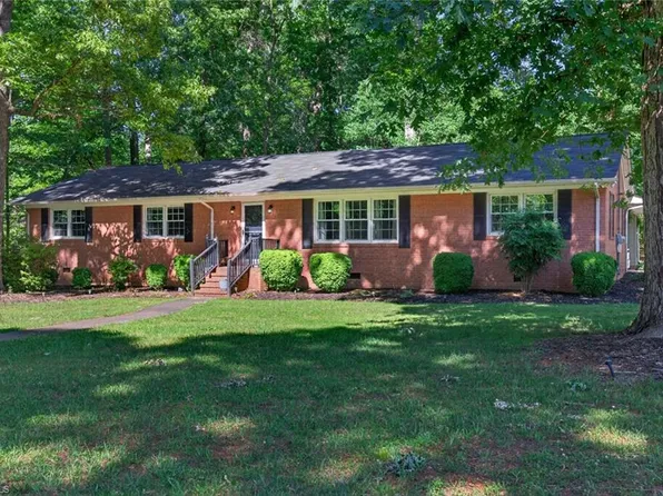 504 N Greenbriar St, Liberty, NC 27298