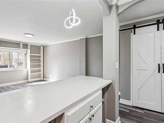 5th image of 2285 Peachtree Rd NE Unit 404