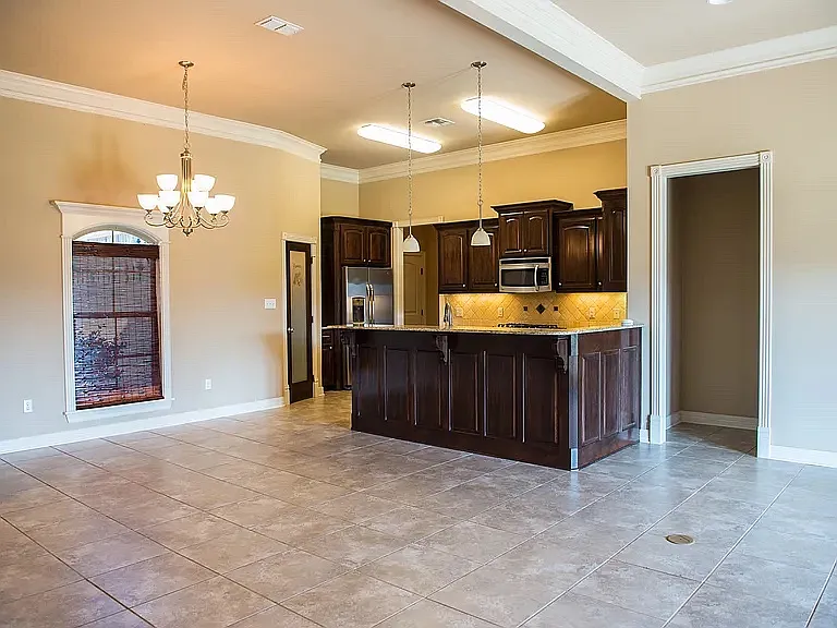 507 Brompton Ln — Photo 1