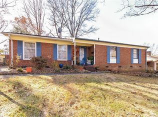 631 Woodhaven Dr, Burlington, NC 27217