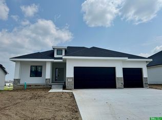 12375 Windsor Dr, Papillion, NE 68046