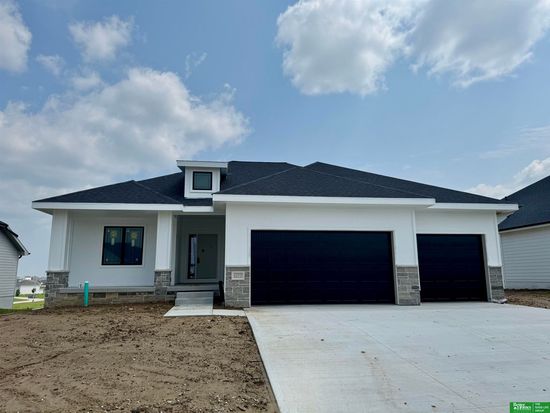 12375 Windsor Dr, Papillion, NE 68046