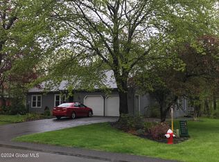 615 Top Ridge Dr, Albany, NY 12203