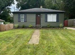 810 Drury Ln, Portage, MI 49002