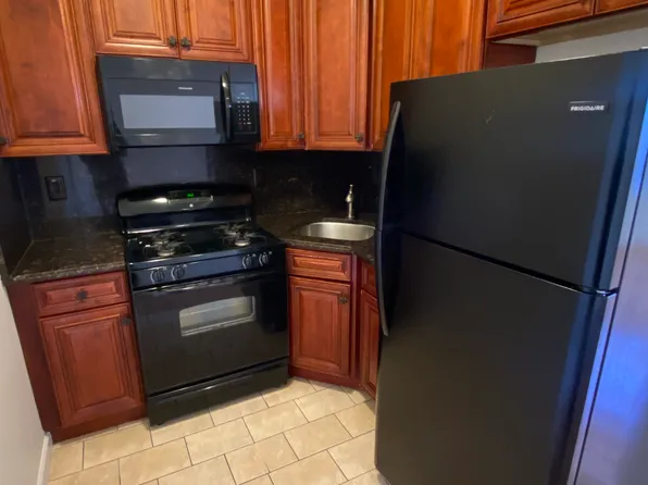 222 Van Horne Street image 8 of 11