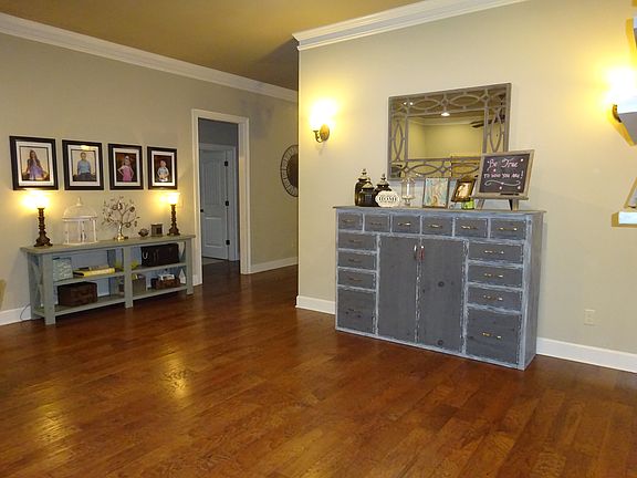 5th image of 715 Cambridge Ln