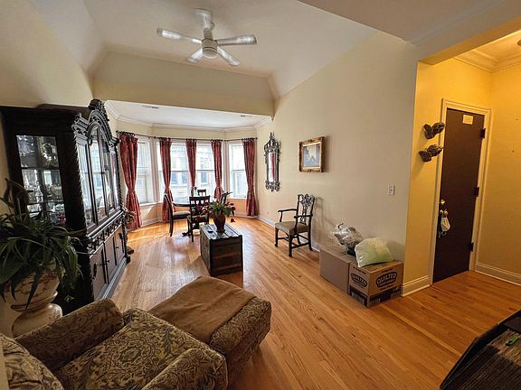 5th image of 1422 W Lunt Ave #3J