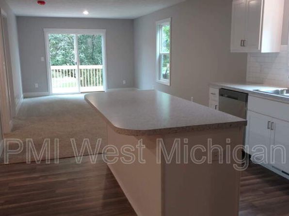 548 W Elm St, Wayland, MI 49348