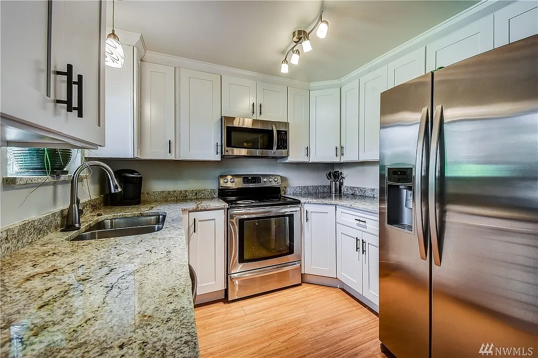 4 bed, 1180 sqft, $3,449 — Photo 3