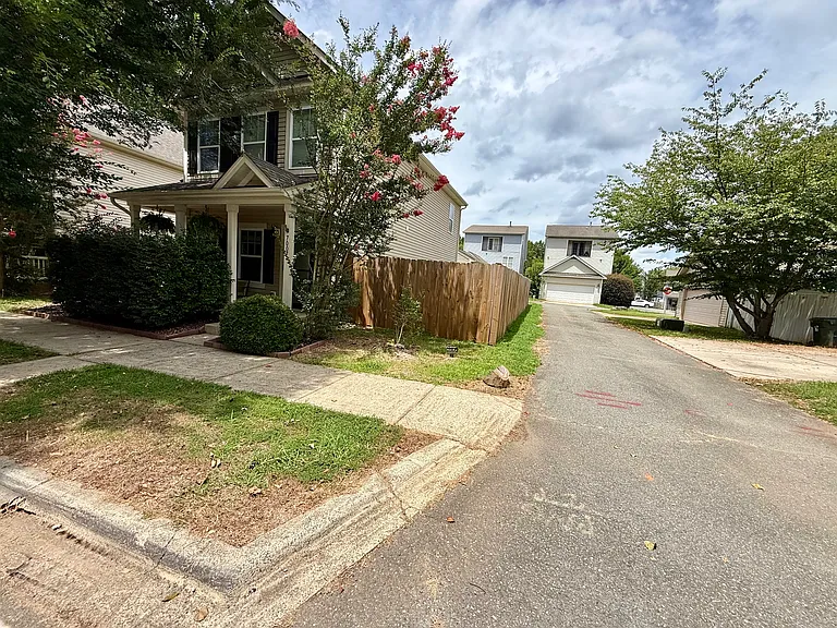 7007 McLothian Ln — Photo 33
