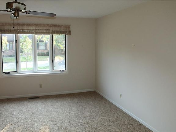 5th image of 407 Glenn Knecht Dr
