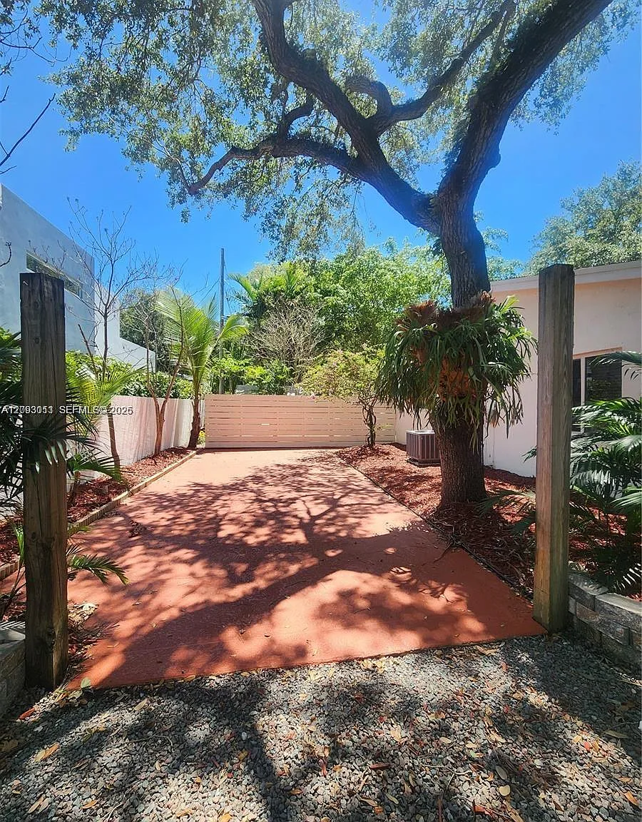 16575 Old Cutler Rd — Photo 3