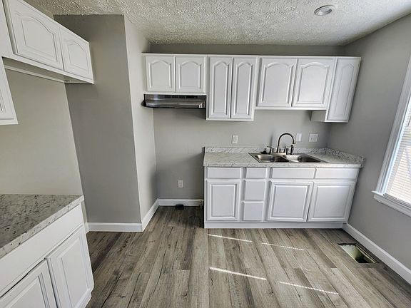2nd image of 2524 McGuffey Rd