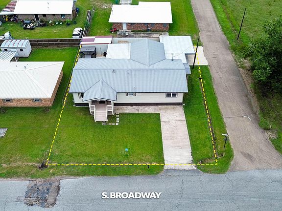2nd image of 809 S Broadway St