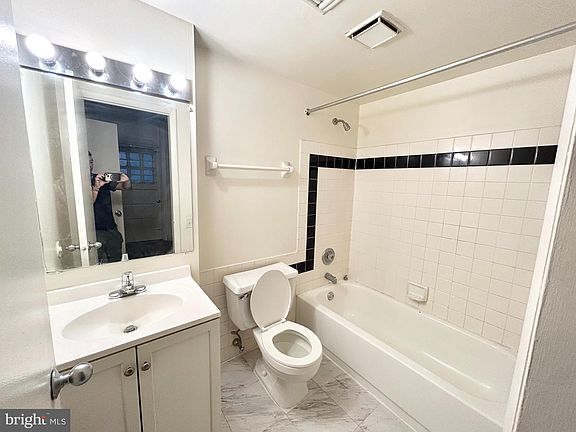 5th image of 1327 Spruce St #29