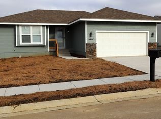 226 SE 43rd St, Topeka, KS 66609