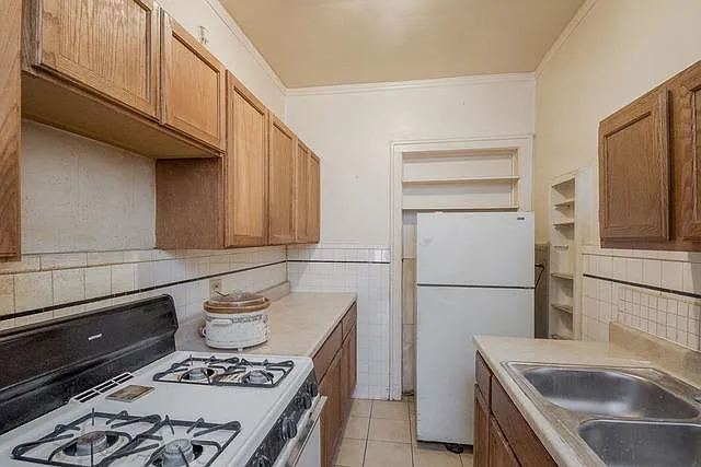 3207 N Cicero Ave #303 — Photo 8