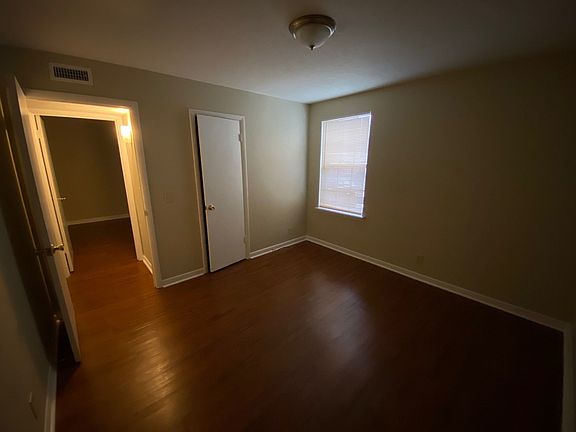5th image of 1105C Westchester Dr