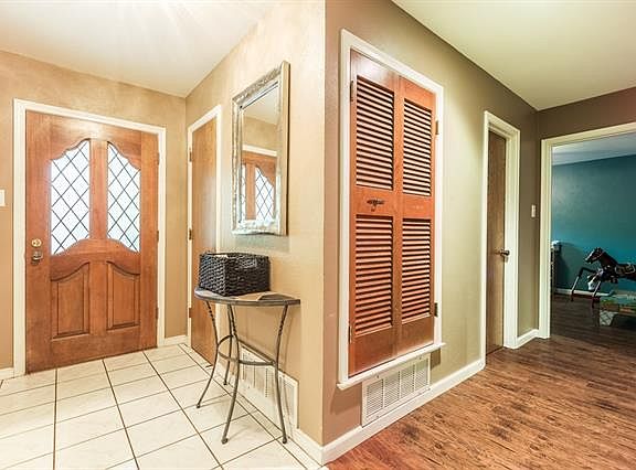 4th image of 2101 Meadowlake Ct