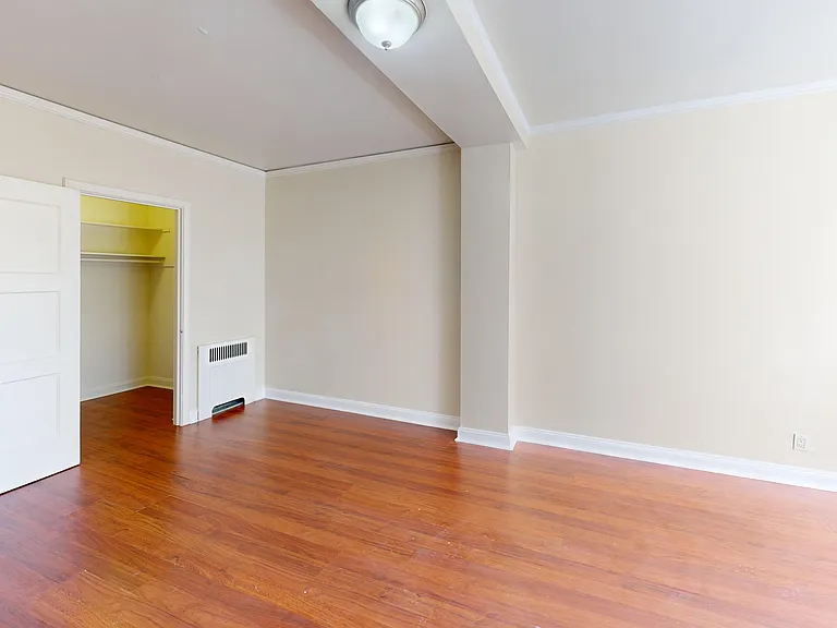 950 Franklin Street — Photo 2