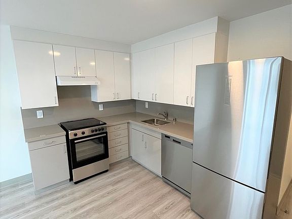 4th image of 200 Van Ness Ave #412