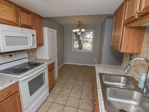 2nd image of 464 Dartmouth Cir