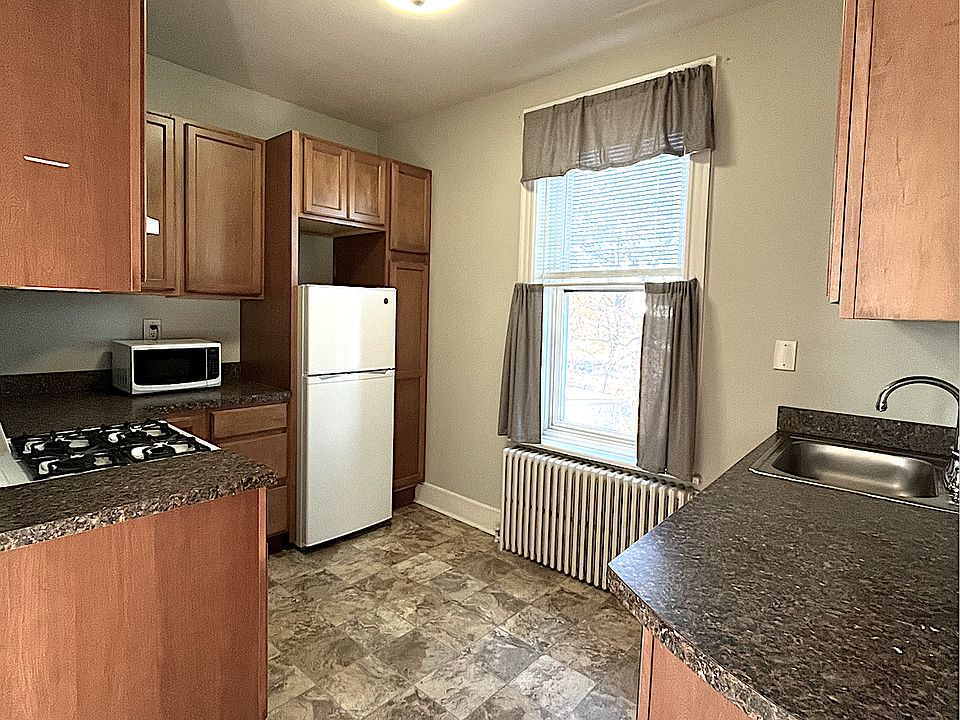 1st image of 142 Murray Ave