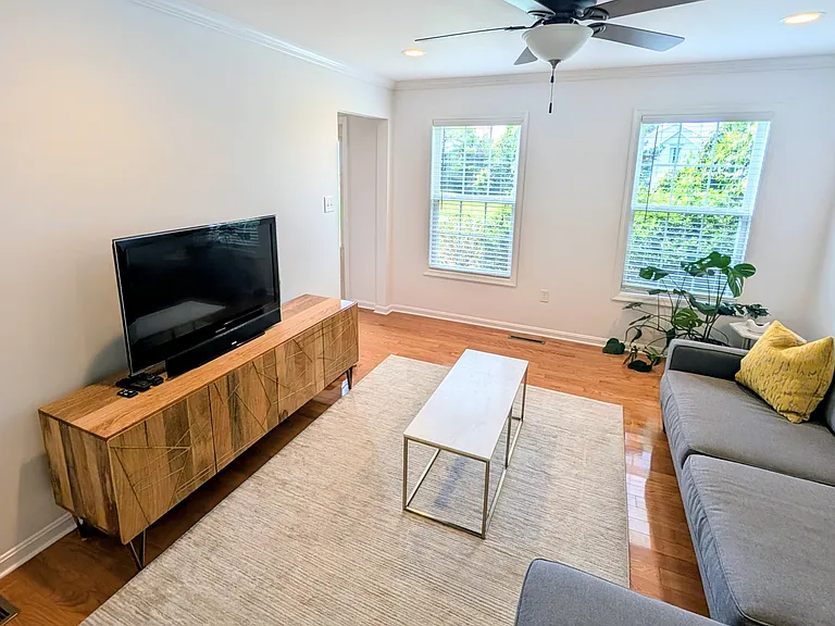 1702 James Ave — Photo 9