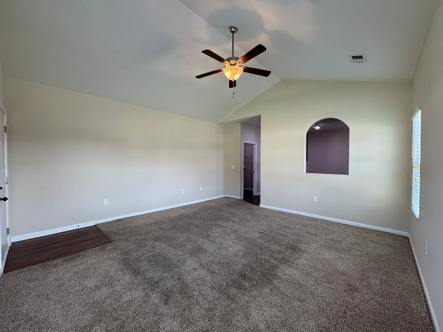 3 bed, 1250 sqft, $1,925 — Photo 4