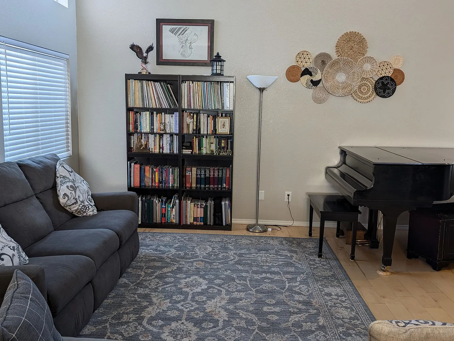 4 bed, 2.5 bath, 2119 sqft, $3,200 — Photo 2