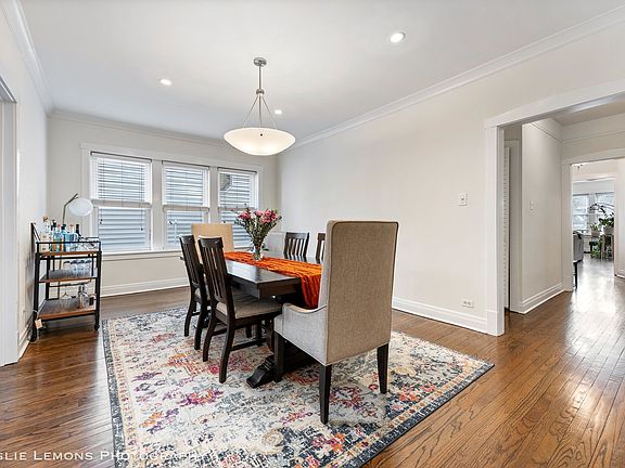 4th image of 1514 W Byron St #2E