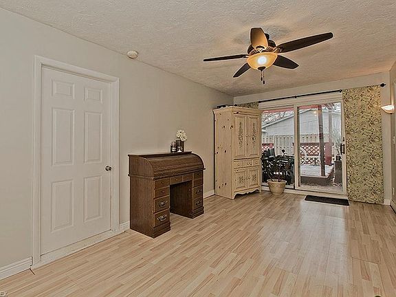 2nd image of 457 Bridle Ln