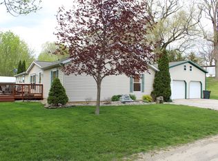 340 Ln 160 Turkey Lk, Hudson, IN 46747