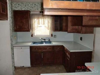 9051 Virginia St, Livonia, MI, 48150