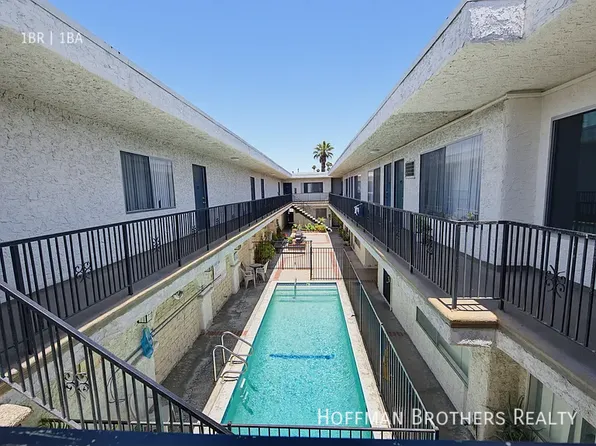 6907 Whitsett Ave Property