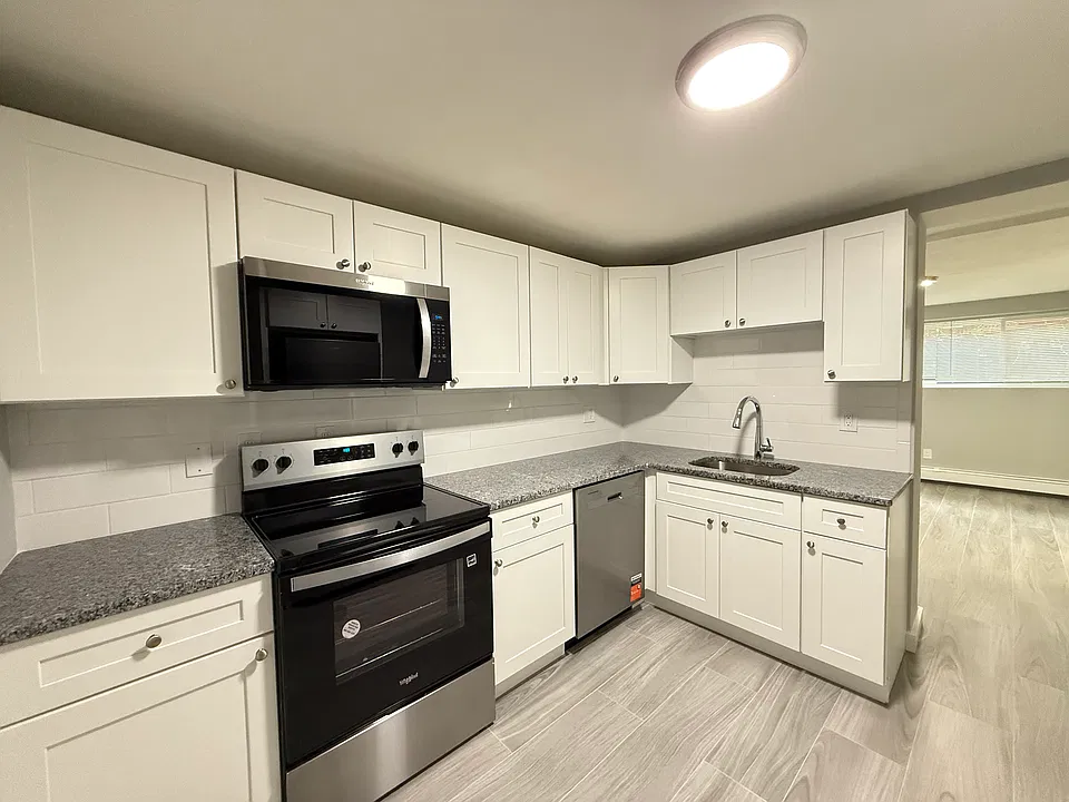 44 Oakcrest Rd #2