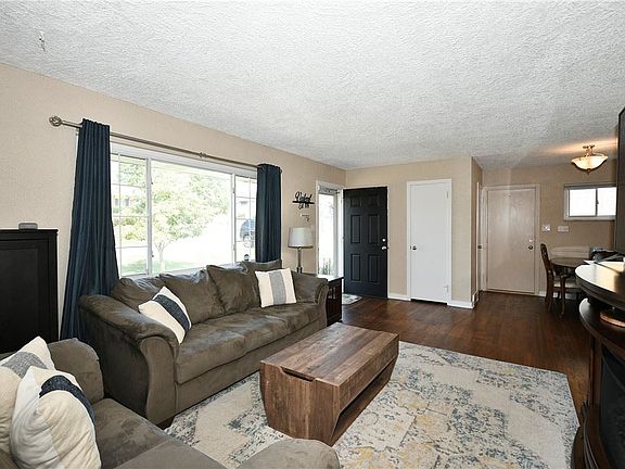 4th image of 1937 Berkwood Dr