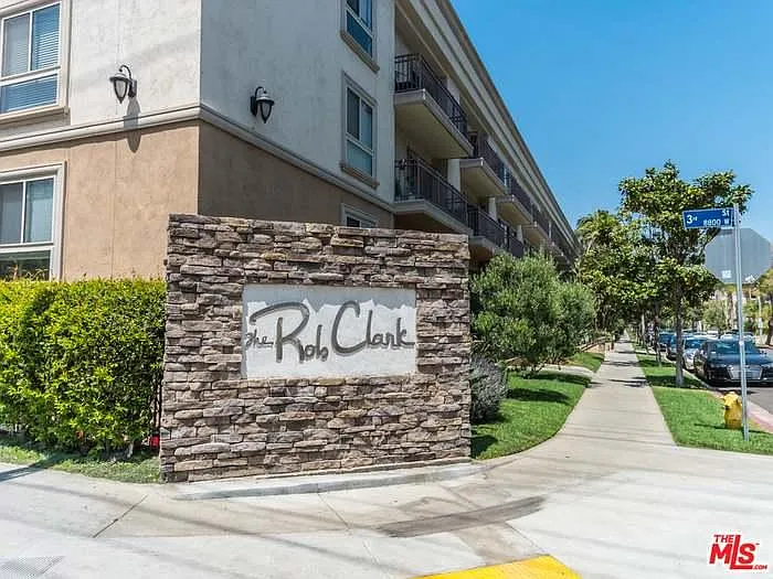 141 S Clark Dr #314