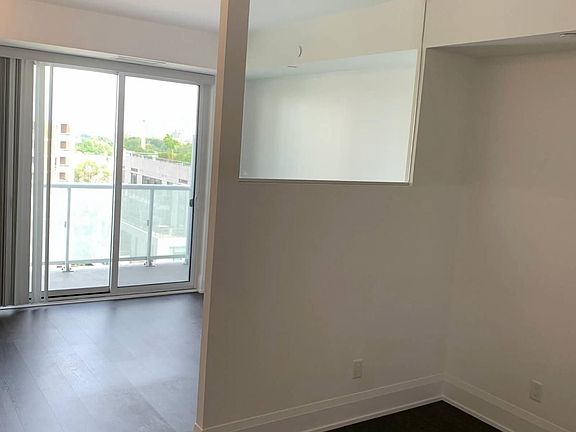 5th image of 101 Erskine Ave #906