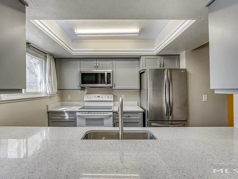 2315 Roundhouse Rd — Photo 3