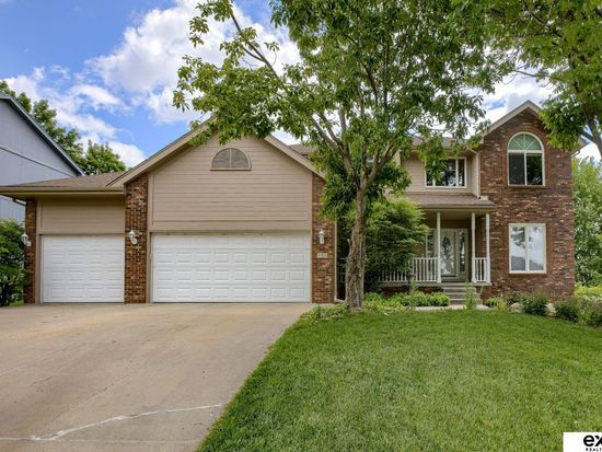 905 Roland Dr, Papillion, NE 68046