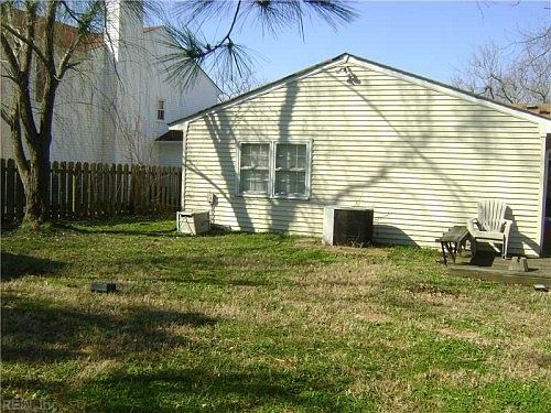2nd image of 800 Addison Ct