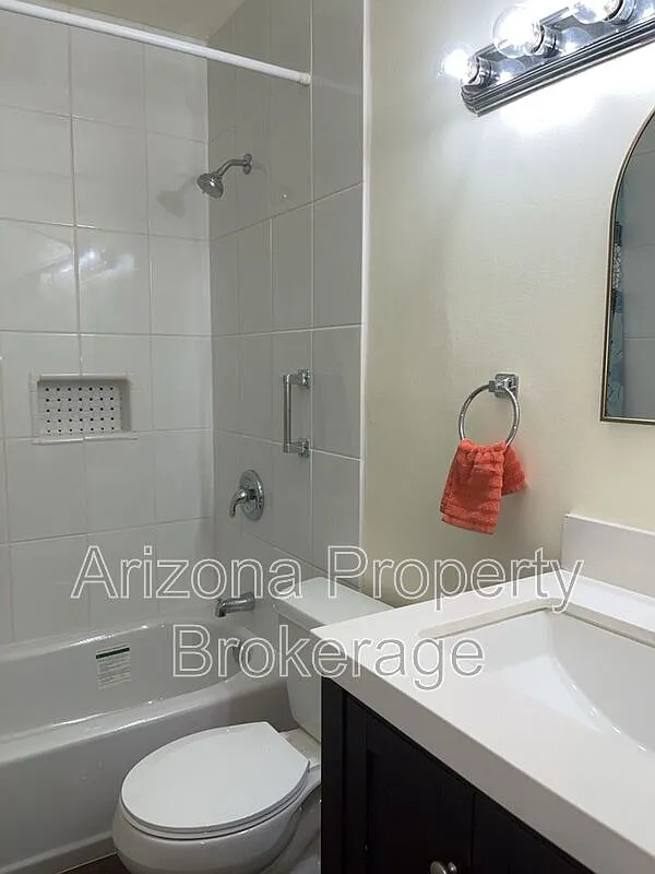 1 bed, 1.0 bath, 550 sqft, $1,000 — Photo 3