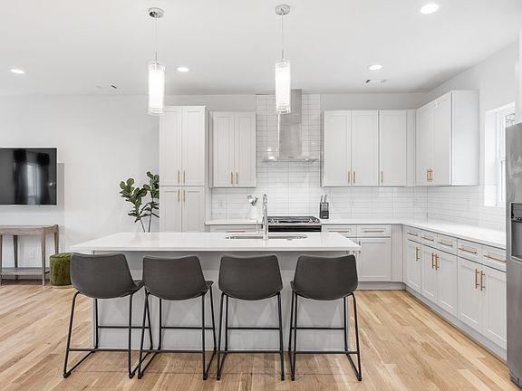 5th image of 208D Myrtle St
